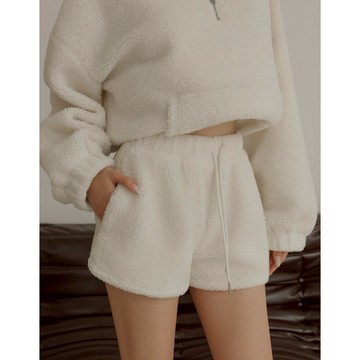 CHIC A SPACE 微低腰抽繩設計羊羔毛休閒短褲(白/咖啡) 女裝 現貨