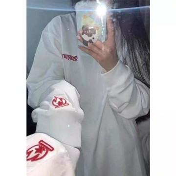 9251 人加入最愛🖇️美式爆款火苗刺繡長袖T恤男女同款早秋潮流設計印花學生情侶上衣2FVH