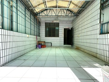 大坪數*車墅三層樓透天/後有倉庫｜高雄市小港區青山街