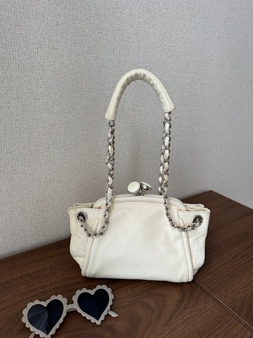 CHANEL 香奈兒 Vintage Kiss Lock 奶白皮小元寶包