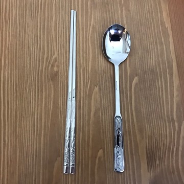 韓國 不鏽鋼 筷子 / 湯匙  人蔘花圖樣湯筷組 湯筷