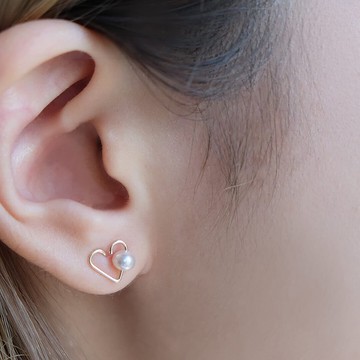 14K包金線條愛心珍珠耳環 簡約 細緻