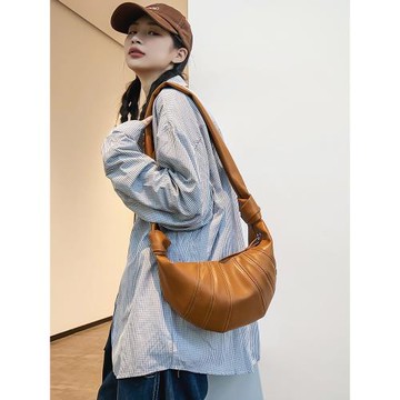 秋季新款小眾包包女牛角包棕色挎包韓國簡約美拉德包大容量單肩包