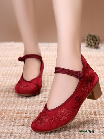 2025中國風漢服周邊搭配繡花鞋老北京布鞋復古低跟旗袍小方跟女鞋-Misaki精品
