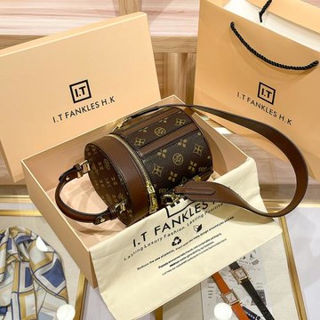 香港品牌女包2025新款高級感氣質手提水桶包設計感真皮斜挎單肩包