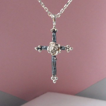 十字架系列--荆棘白玫瑰十字架吊墜