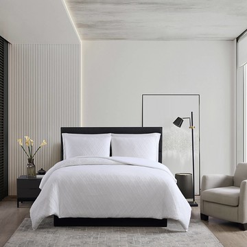 Vera Wang Double Diamond Matelasse White Comforter Set, Queen
