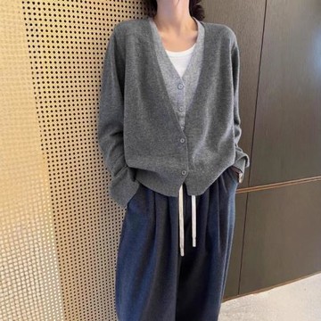 秋冬新款山羊絨開衫女撞色拼接假兩件V領時尚針織毛衣外套短款潮