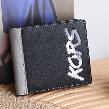 MICHAEL KORS COOPER KORS車線LOGO對折8卡短夾.黑灰