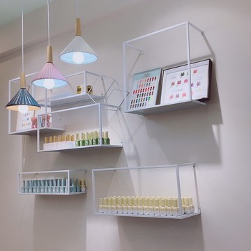 免運 開立發票 公司貨 壁掛架 美甲架 置物架 墻上置物架 美甲展示架壁掛網紅鐵藝指甲油膠架子化妝品店貨架創意墻上置物架AA0820