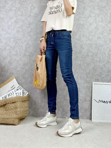 不過度緊繃★修飾腿型的魔法收腿褲