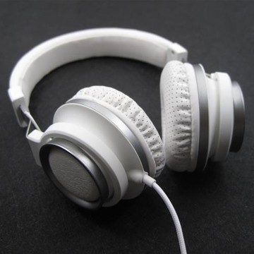 頭戴式音樂發燒女生重低音帶麥學生高音質游戲吃雞耳麥有線耳機