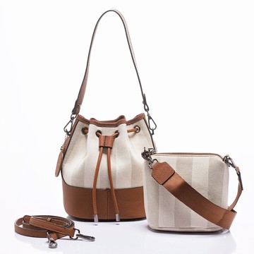 【首波限量】輕旅袋著走_商務系列｜織紋皮革拼接・三用束口水桶包 咖啡 (9A0031)