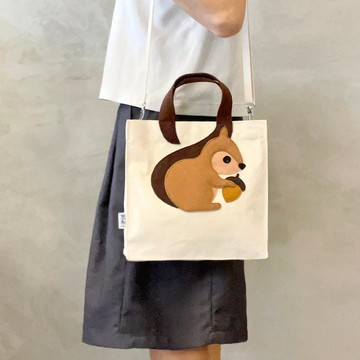 【圖案不是印刷】松鼠抱松果, 斜背/手挽帆布袋