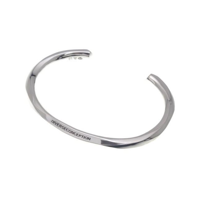 GARNI - Multiple Studs Bangle | Tempt