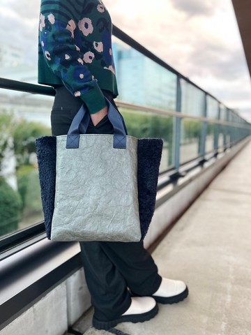 【東京直送】義大利製羊羔絨/深海藍 特殊材質 環保托特包 olive gray / M