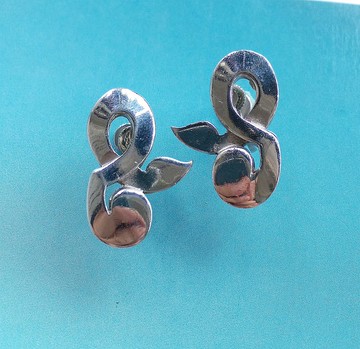 Vintage Jewelry 西洋古董飾品 TARA 厚實 銀色調 符號 栓式耳環