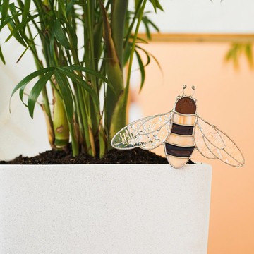 ステンドグラスのサンキャッチャーは、大切な人への贈り物にも最