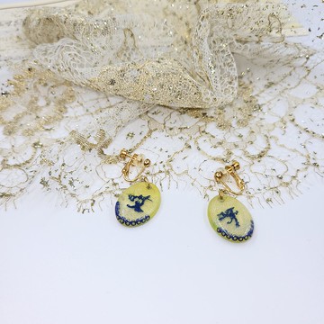 原創手作設計 / 使用 Padico 星の雫 uv膠 電腦繡文字耳環 / 鵝黃