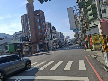 台南二中商圈公園路旁滿租透天店住-S022｜台南市北區公園路