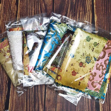 碎布手工零頭布diy娃娃衣服布料處理香囊小塊練手織錦緞提花面。