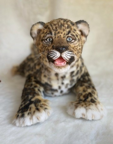 豹崽逼真的玩具