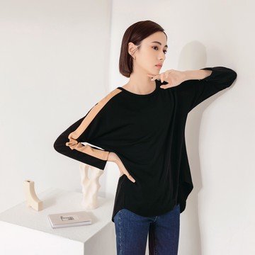 OB嚴選 圓領跳色前短後長開衩上衣 《AB17668》大尺碼/女裝/現貨