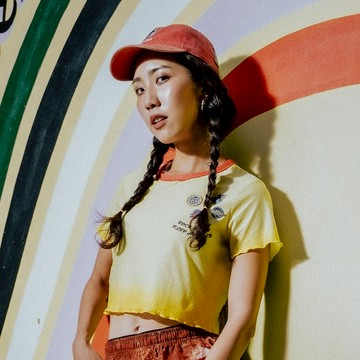 【限時88折】跑步短版短袖上衣【「搖滾路跑」聯名 LIBERTY MUSE CROPPED TEE】 XXS