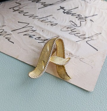 Vintage Jewelry 西洋古董飾品 小巧 字母 A 金色調 別針