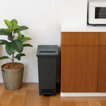 UNEED系列推蓋踩踏雙用型垃圾桶-純色系20L 白色