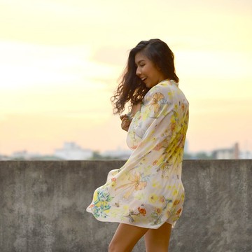 經典花采系列  暖黃太陽花手工圍巾