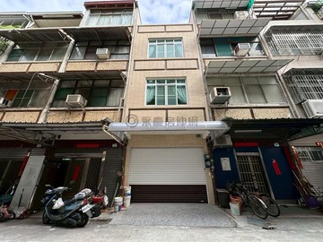 楊小扁~鄰籬仔內輕軌站面寬可店住翻修美透天｜高雄市前鎮區武德街