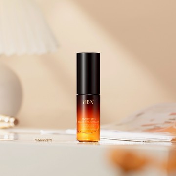 【HBN官方】α-熊果苷曜白微精華乳 10ml (原白乳)/美白/維生素C/熊果素/維生素E/積雪草/溫和/淡紋/提亮/抗氧化/去生日禮物 禮物 情人節 母親節 聖誕節 交換禮物 送禮 新春禮盒 禮盒