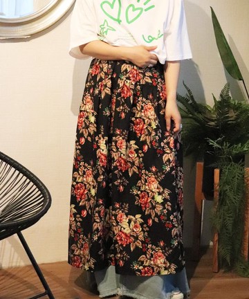 Africa tuck flare skirt 152/BED OF ROSES