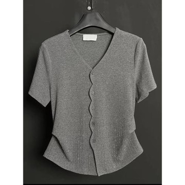 (現貨)灰色時尚V領正肩短袖女夏2025新款洋氣壓褶收腰顯瘦上衣女