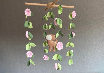 女嬰移動，鹿移動，女孩林地移動，嬰兒床移動女孩