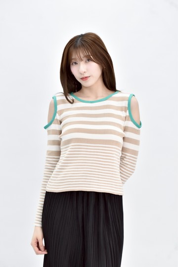 (M) 棕色露肩條紋長袖上衣