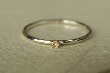 經歷光輝的篇章：黃色藍寶石