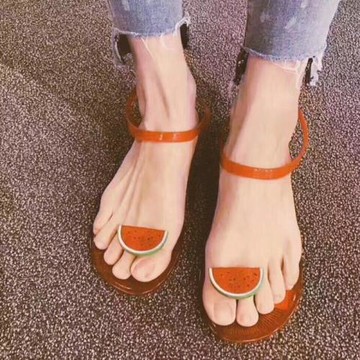 katy perry2023涼鞋平底夾趾沙灘鞋水果鞋戶外休閑果凍鞋網紅女鞋