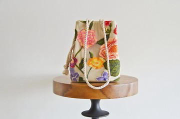 限量 ! 淡粉花朵刺繡扇形蕾絲 米色兩用束口肩背包