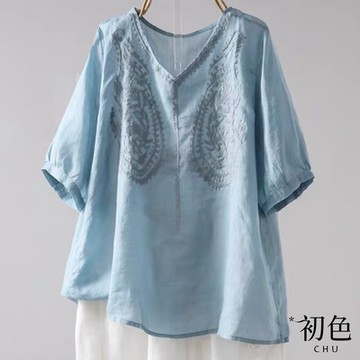 初色  V領刺繡五分短袖上衣純色中大碼女上衣-共4色-34770(M-2XL可選)