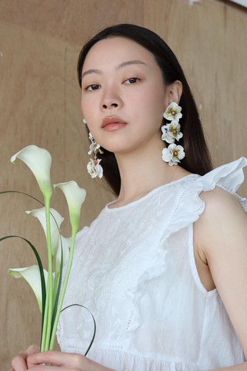 年度藝術創作-純白花夢耳環 耳夾可 樹脂 手工飾品 新娘耳環 夾式