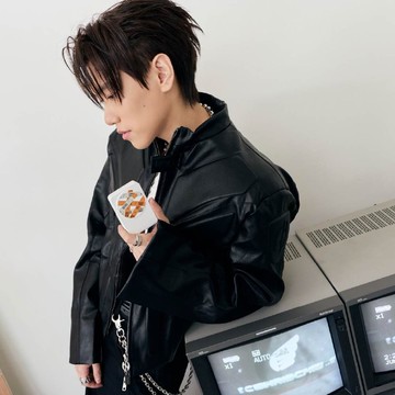 CHRISCHIU封鎖貼紙22.5W折疊式三合一Qi2磁吸支架無線充電器