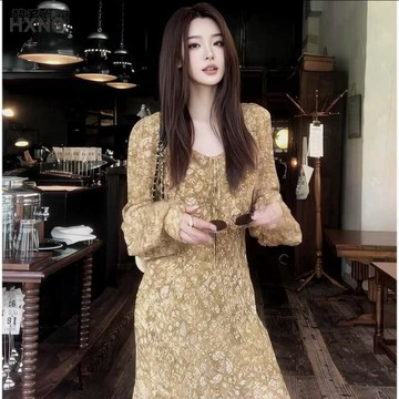 【復古碎花V領】連衣裙 女 早秋 氣質 時尚 綁帶 顯瘦 短裙 老錢風