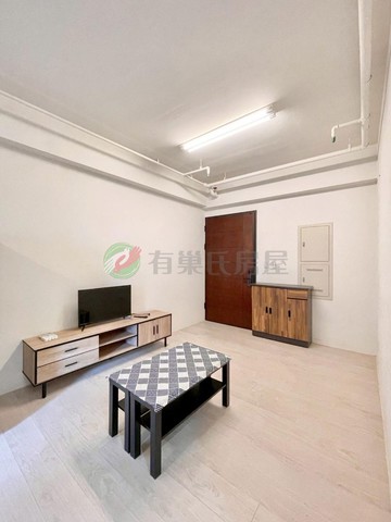 『女王萬歲』衛浴開窗∣機上車位∣隨時可看｜台中市南區新榮街