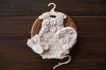 手工編織初生嬰兒連身衣套裝，含帽子和襪子，嬰兒女攝影道具服飾