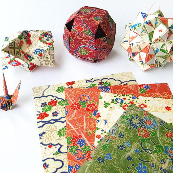和柄折り紙入り 15cmx15cm 一般的な大きさ 伝統的な柄を使った京友禅紙 高級和紙