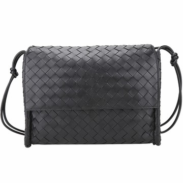 BV BOTTEGA VENETA 寶緹嘉  THE FOLD 小羊皮編織翻蓋皮繩斜背包(黑色)
