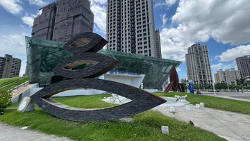 美術館近輕軌青海商圈優質透天車墅｜高雄市鼓山區龍水二路