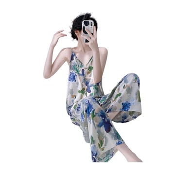 K.W. 歐美蝴蝶藍造型棉綢涼爽開扣細帶套裝睡衣(細肩帶背心/大面印花/九分褲)